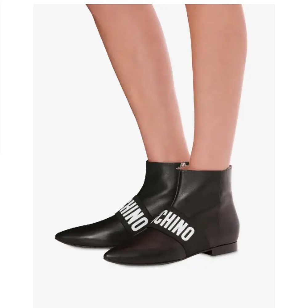 Moschino logo band ankle booties